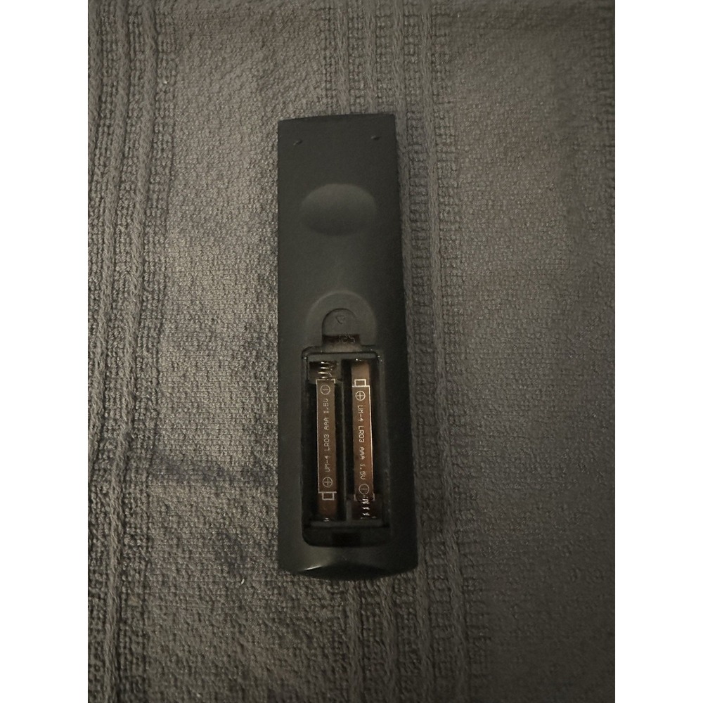 ONN Remote‎ Control Model# UM-4 LR03, Missing Back Cover  , R-7 - Picture 2 of 2
